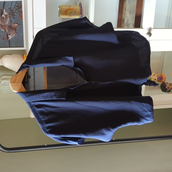 Linen button down with front tie shirt - Picture 2 of 3